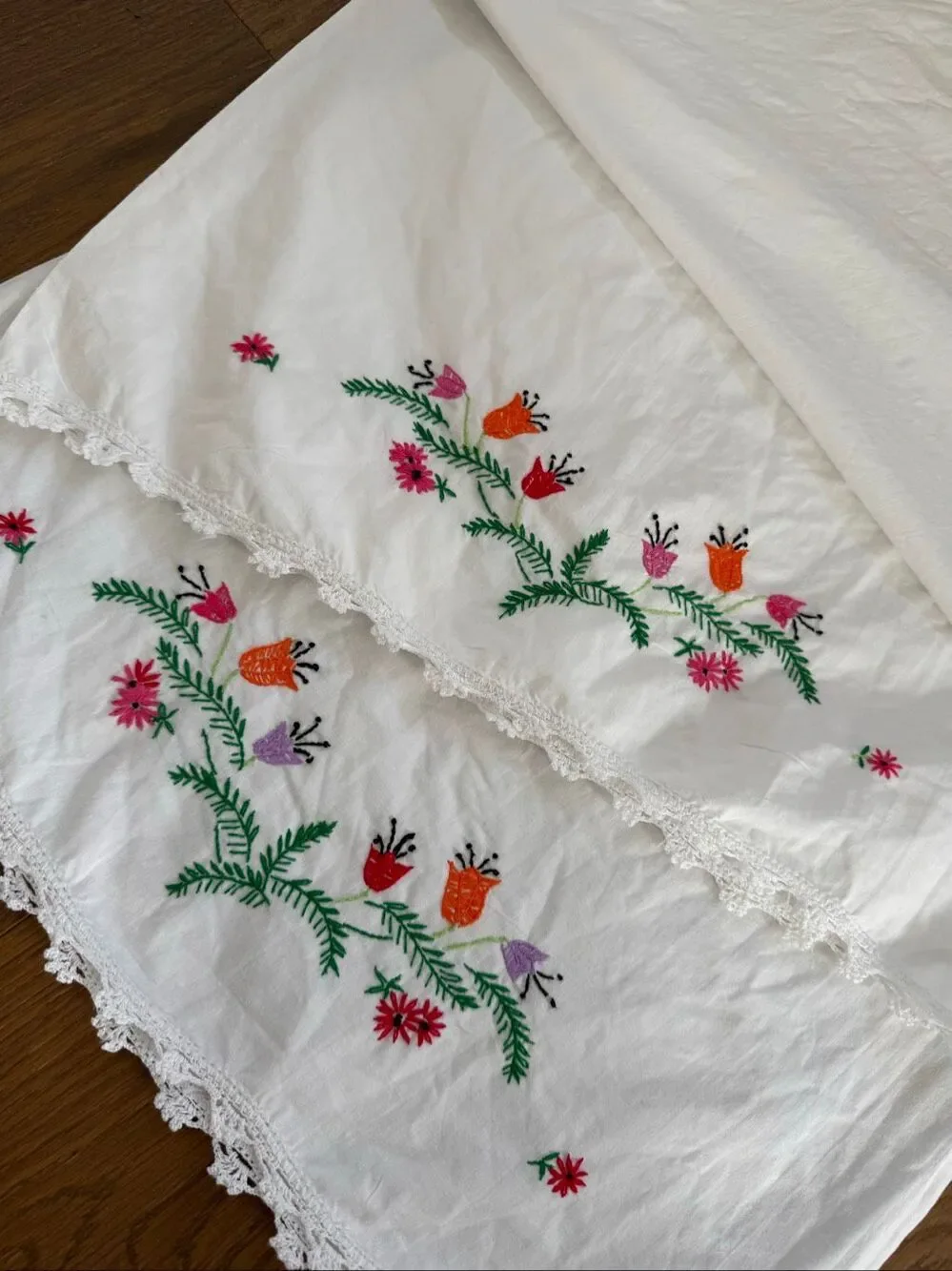 2 Vintage Queen Size Pillowcases Red Orange Pink Green Tulip Lace Detail